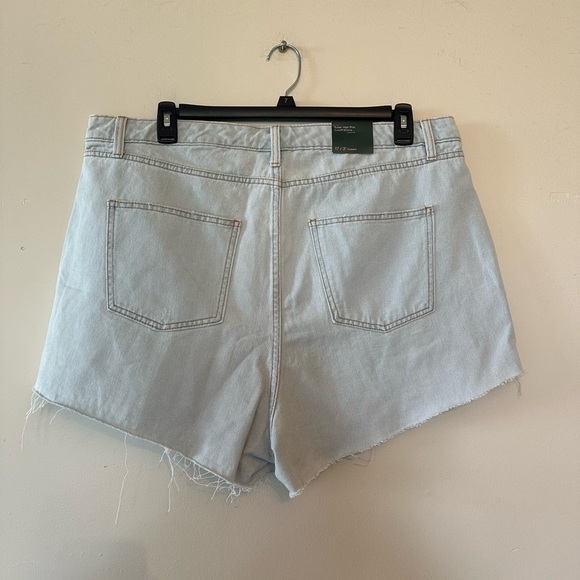 Women Super High Rise Cut Off Jean Shorts - Wild Fable - Light Wash Size 17 NWT - Picture 3 of 4